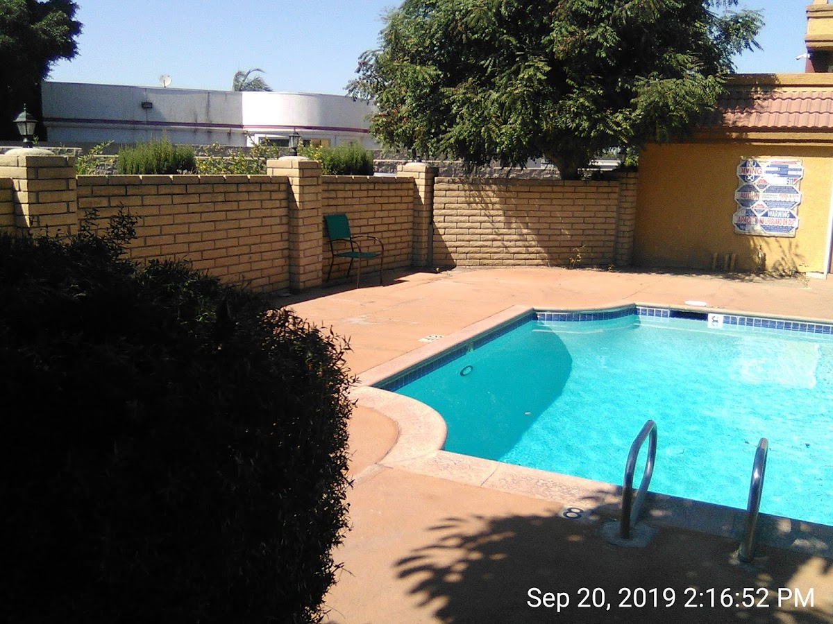 Rodeway Inn & Suites photo 2