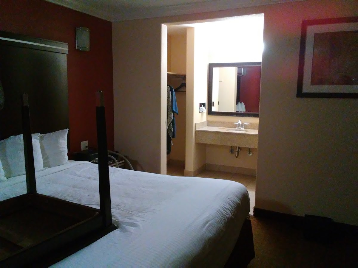 Rodeway Inn & Suites photo 3