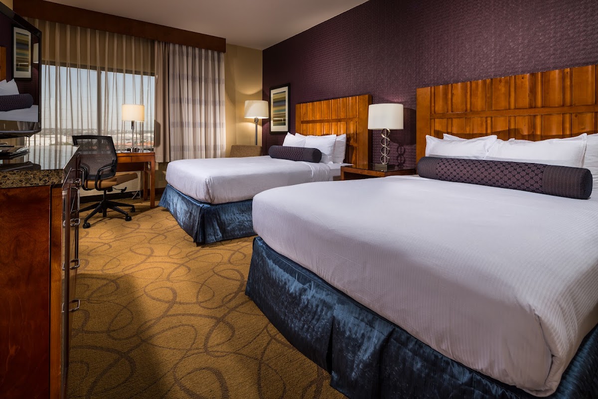 DoubleTree by Hilton Hotel Carson photo 2