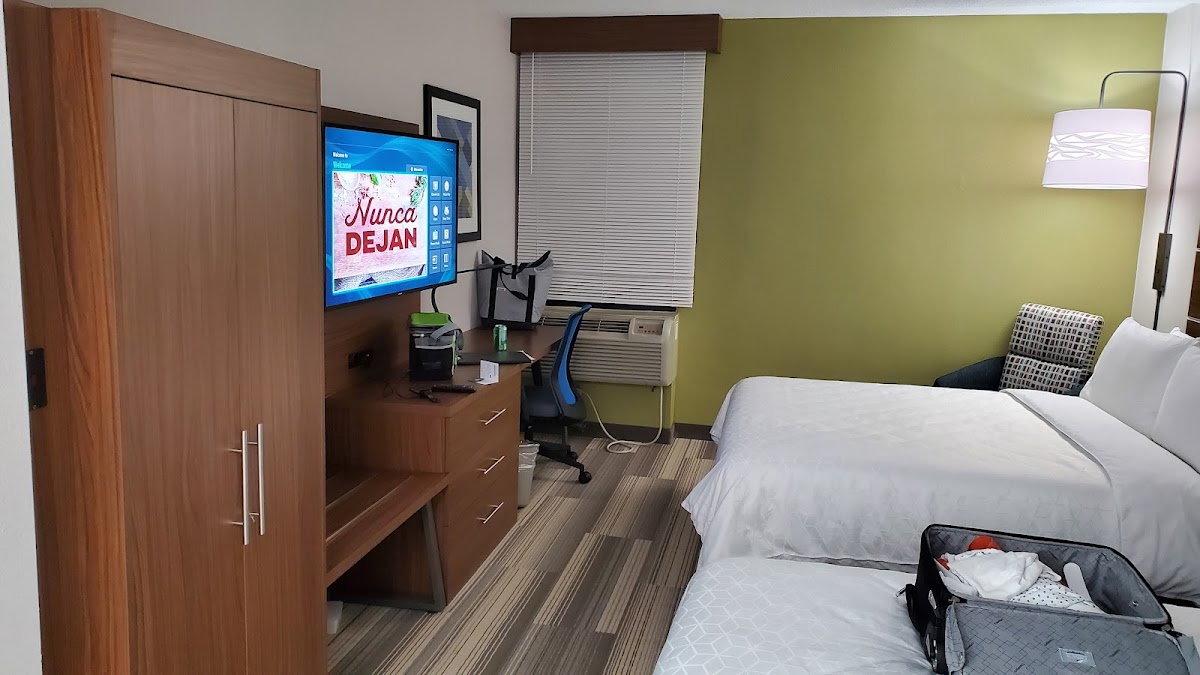 Holiday Inn Express Fairfax - Arlington Boulevard, an IHG Hotel photo 3