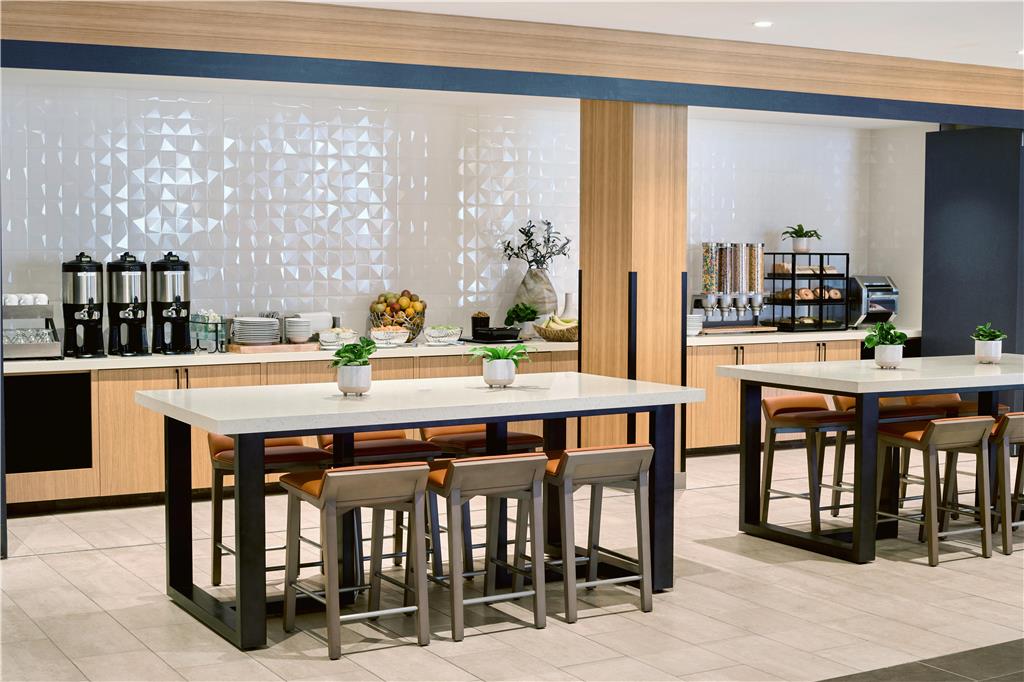 Hilton Garden Inn LAX Los Angeles Airport photo 2