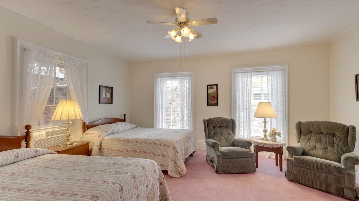 HOTEL NAUVOO HISTORIC INN & RESTAURANT photo 2