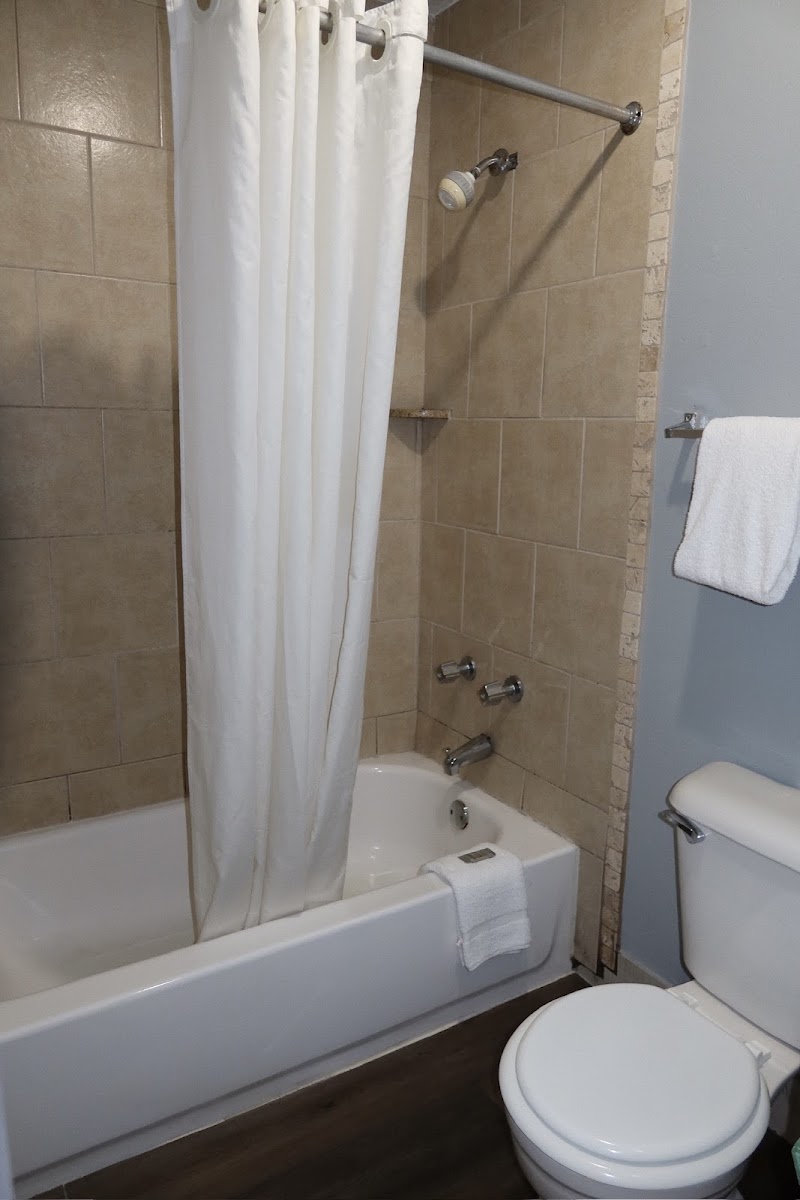 Americas Best Value Inn & Suites Yukon Oklahoma City photo 2