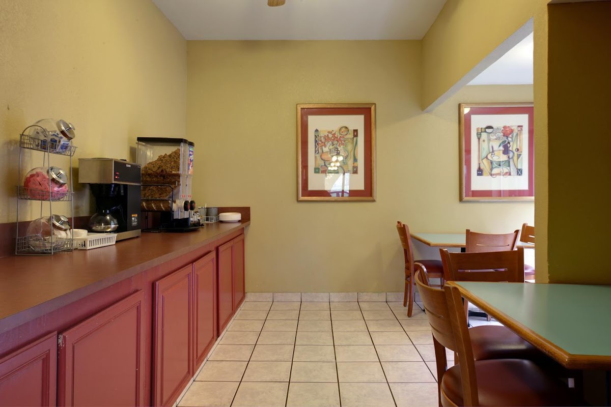 Americas Best Value Inn & Suites Yukon Oklahoma City photo 3