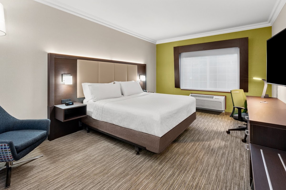 Holiday Inn Express & Suites Klamath Falls Central by IHG photo 2