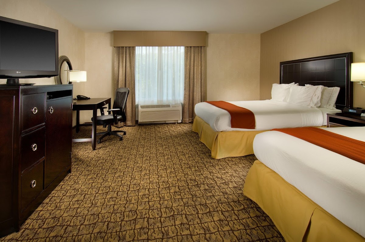 Holiday Inn Express & Suites Alexandria - Fort Belvoir by IHG photo 2