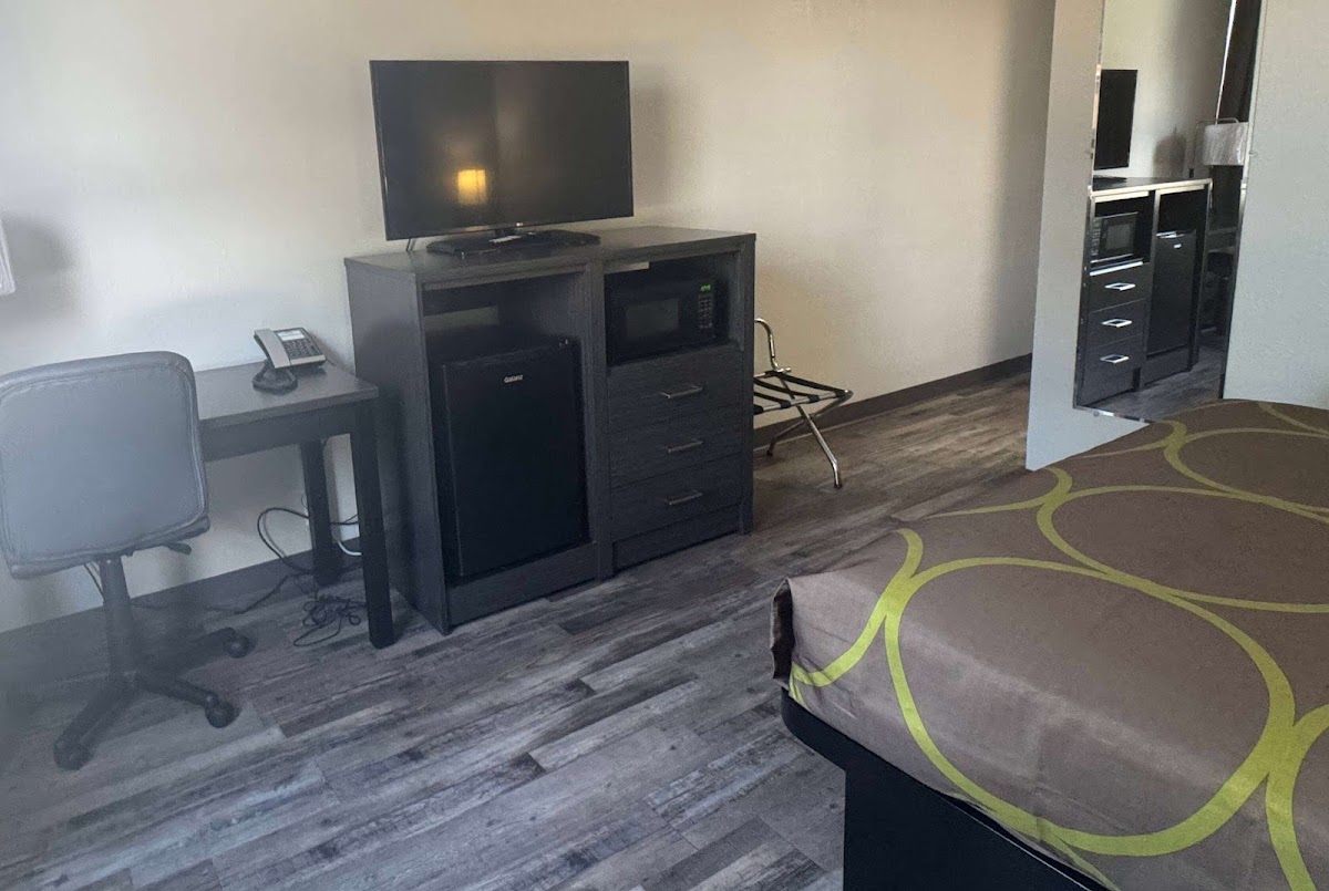 Super 8 by Wyndham Great Falls City Center photo 3