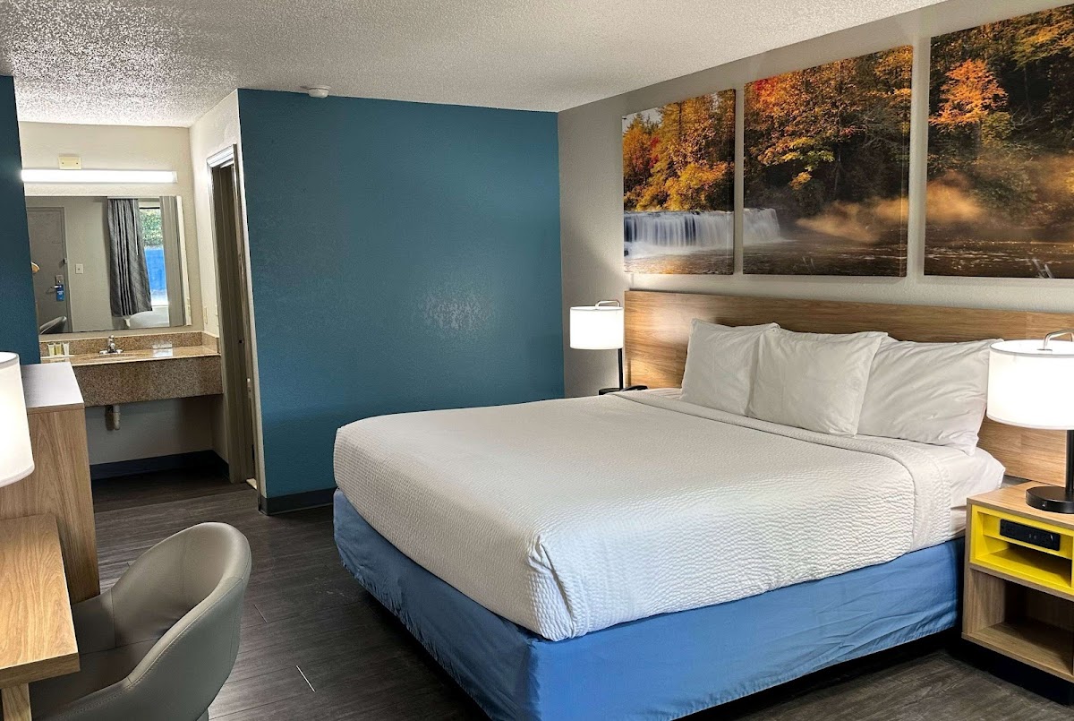 Days Inn by Wyndham Columbia NE Fort Jackson photo 2