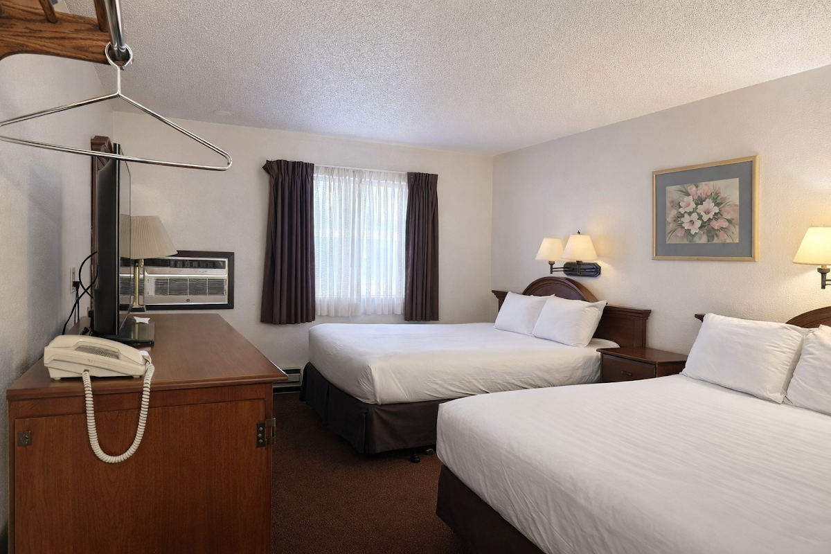 Lone Tree Inn photo 2
