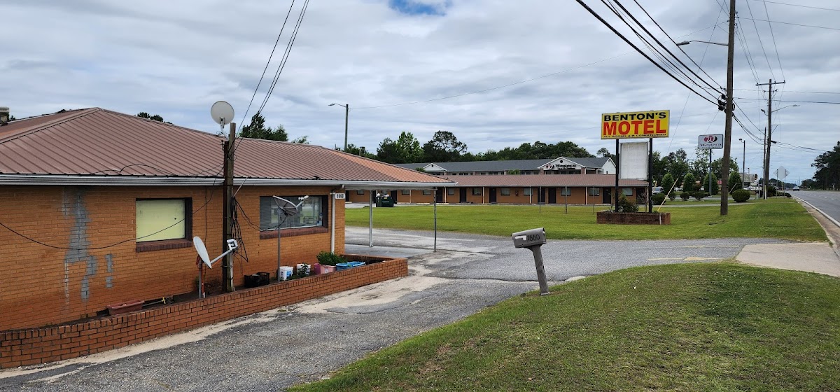 Benton's Motel photo 2