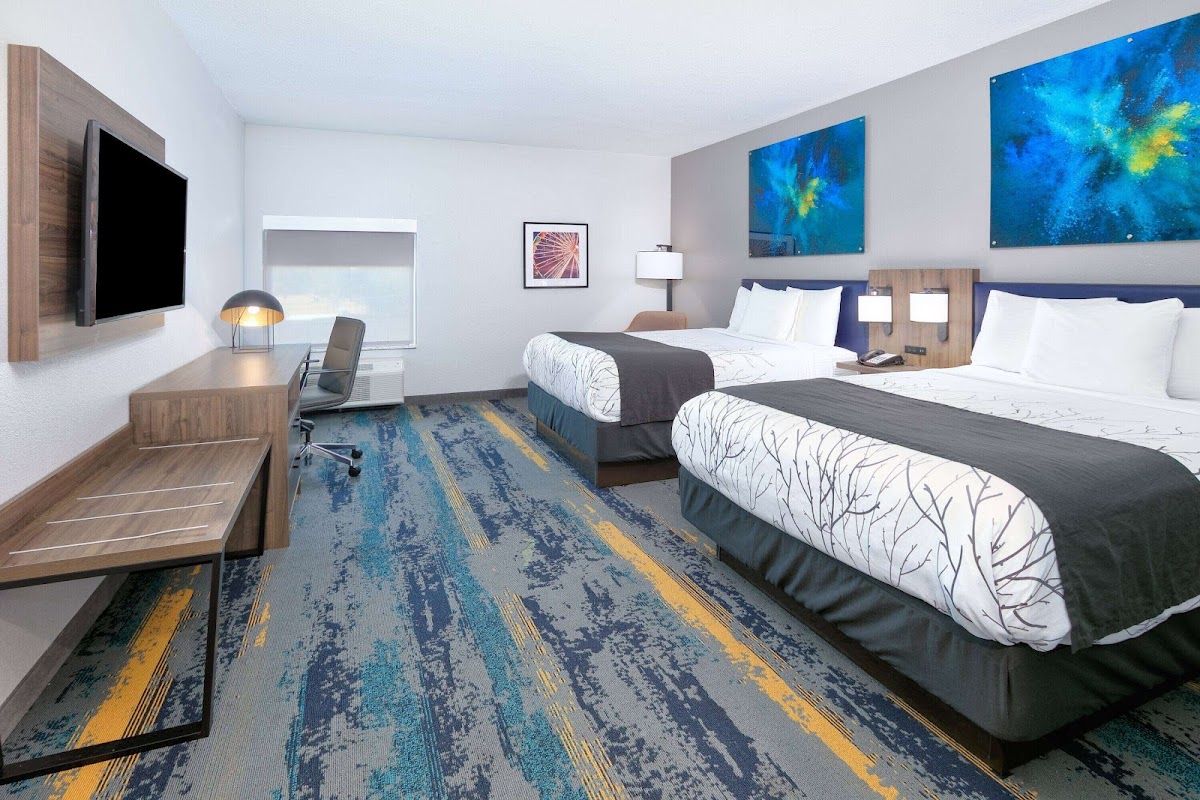 La Quinta Inn & Suites by Wyndham Dallas/Fairpark photo 2