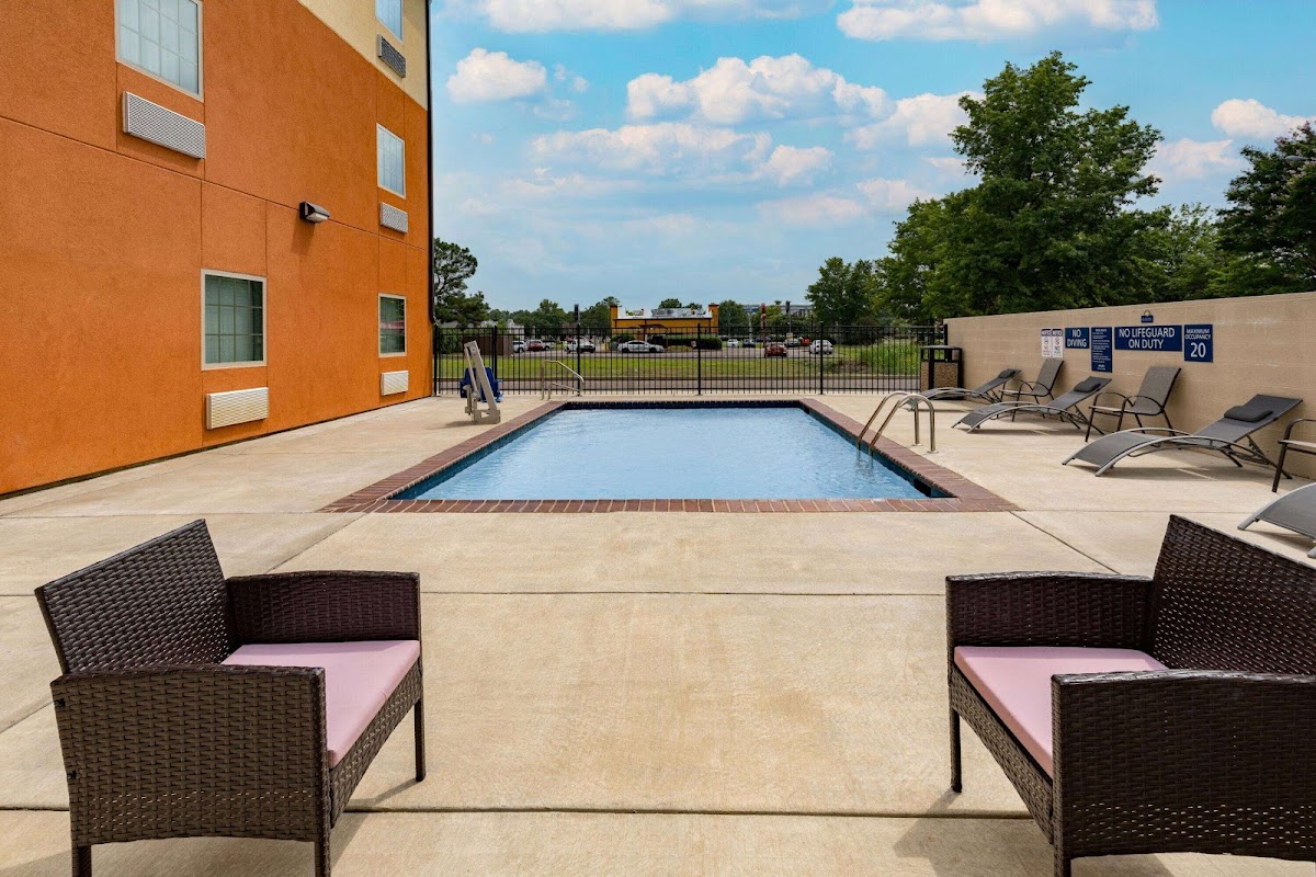 Days Inn & Suites by Wyndham Horn Lake/Memphis Graceland photo 3