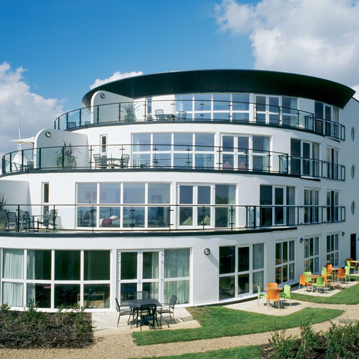 Shoreline Hotel