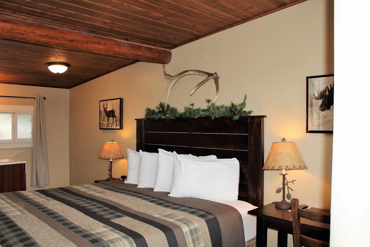 Elkhorn Cabins and Inn photo 2