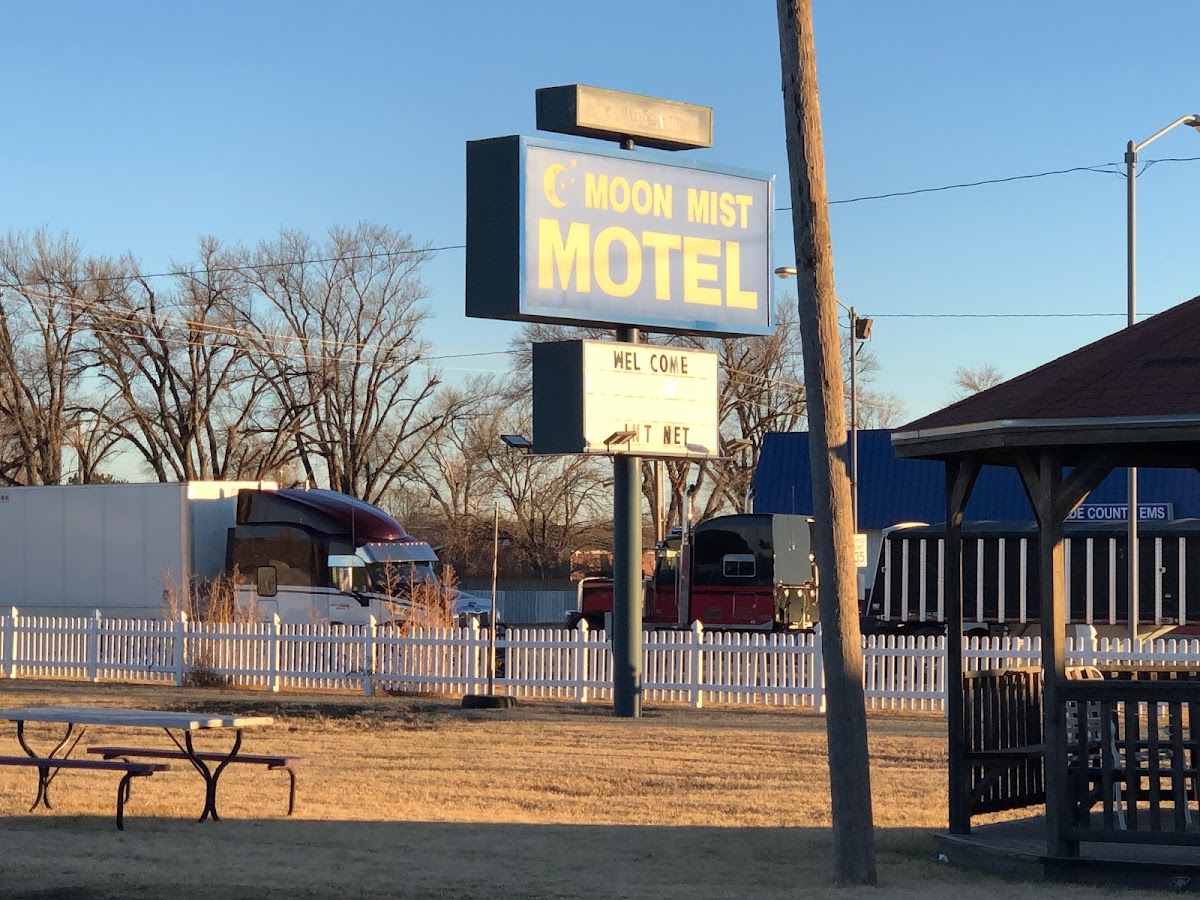Moon Mist Inn photo 3