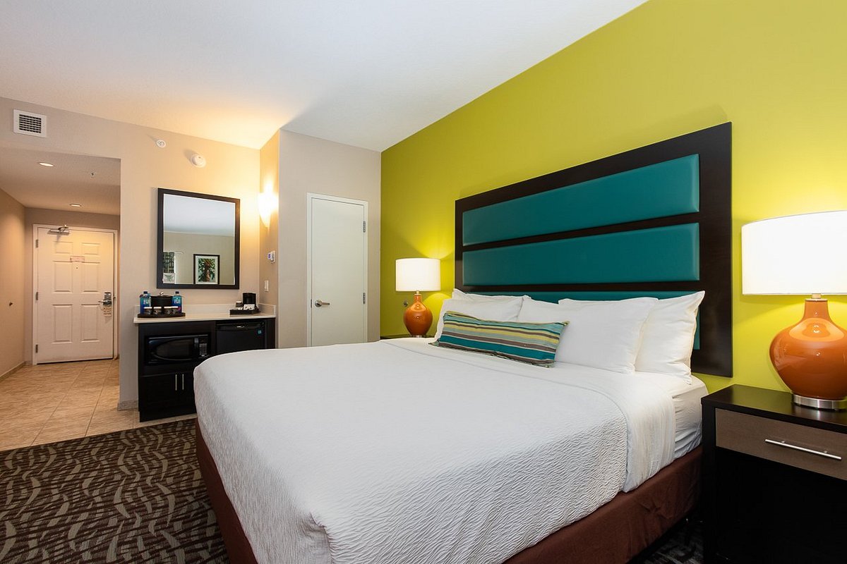 Holiday Inn Express & Suites Fort Lauderdale Airport West by IHG