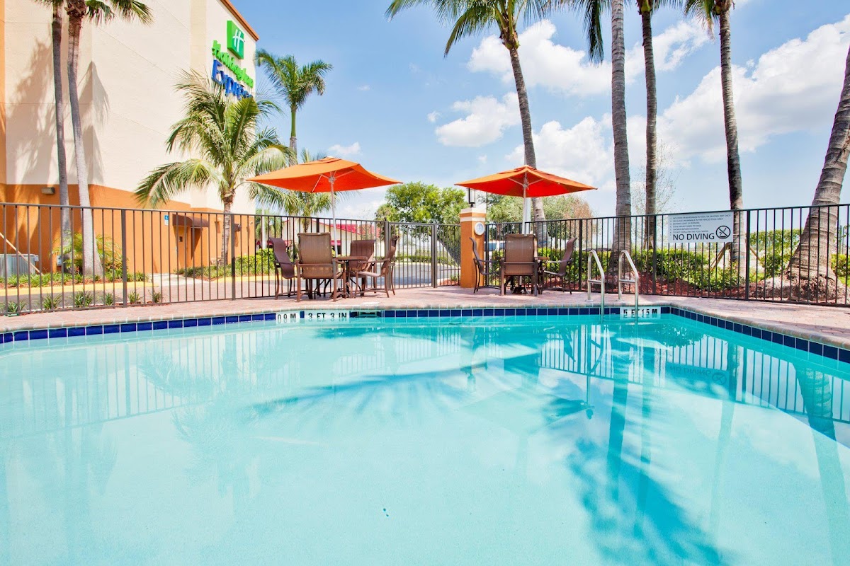 Holiday Inn Express & Suites Fort Lauderdale Airport West by IHG photo 2