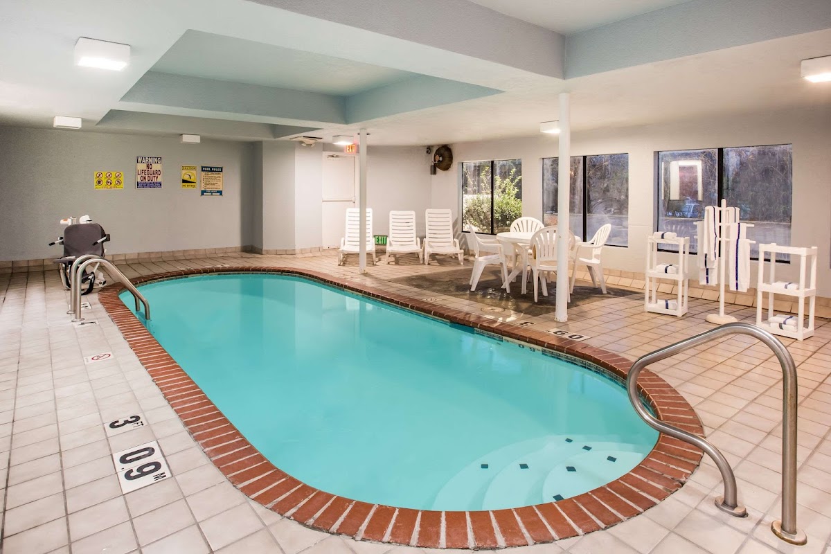 Days Inn by Wyndham Blue Springs photo 3