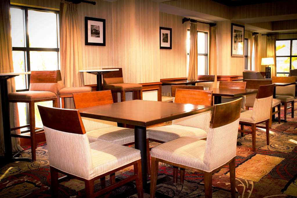 Best Western Plus Arrowhead Hotel photo 2