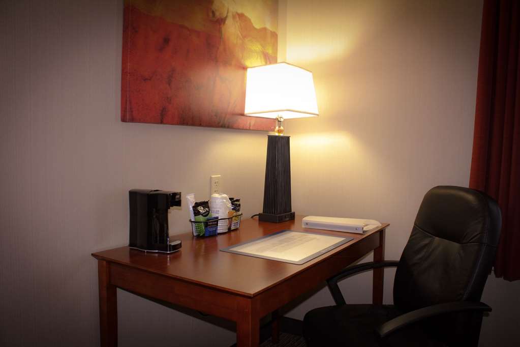 Best Western Plus Arrowhead Hotel photo 3