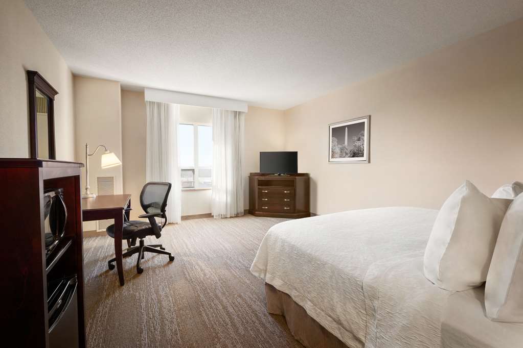Hampton Inn & Suites Washington-Dulles International Airport photo 2