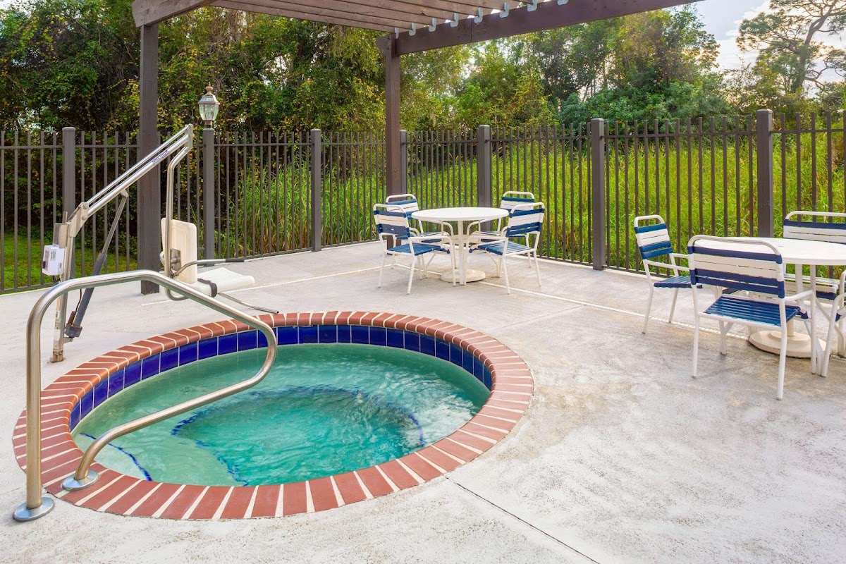 La Quinta Inn & Suites by Wyndham Sebring photo 3