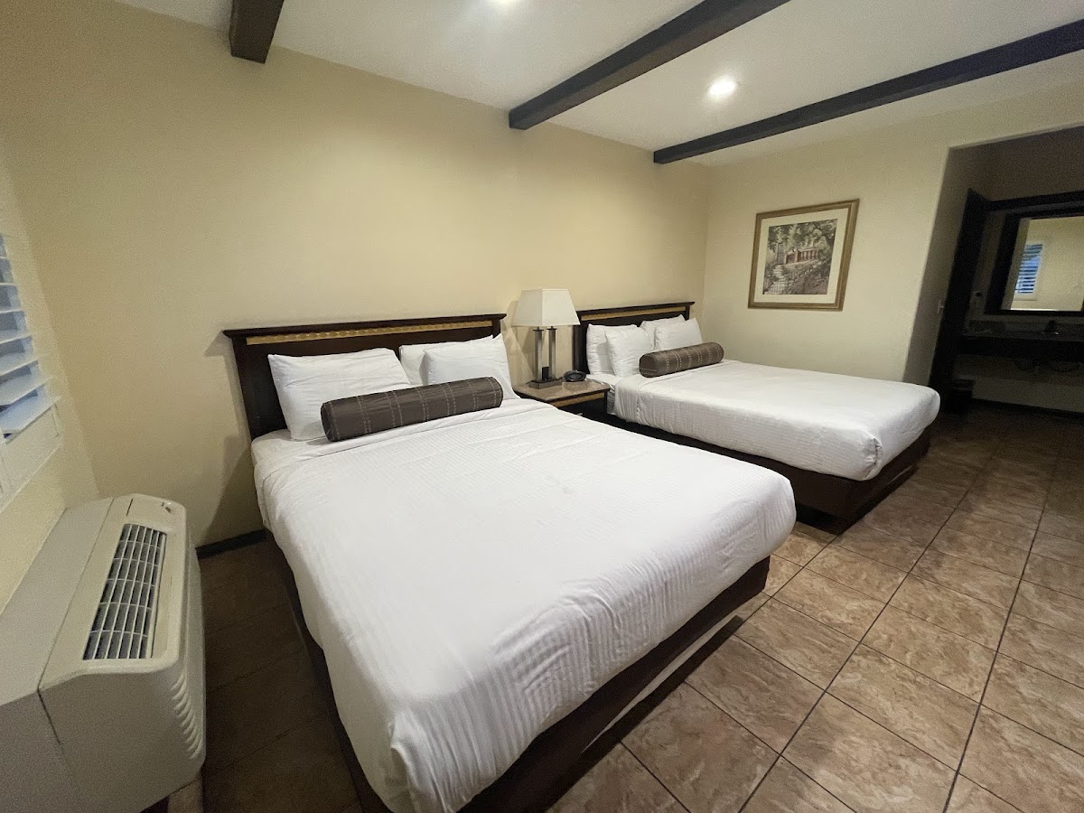 Tuscan Garden Inn photo 2