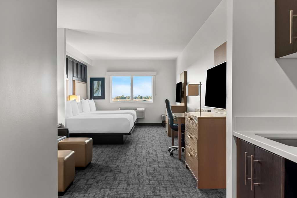 Best Western Plus Winkler photo 2