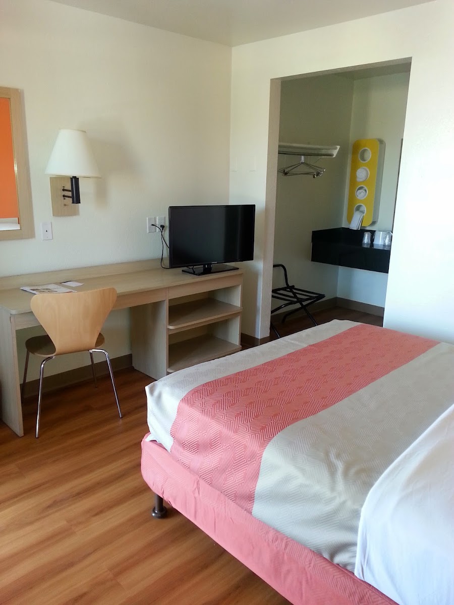 Motel 6 Westminster, CA - North photo 3