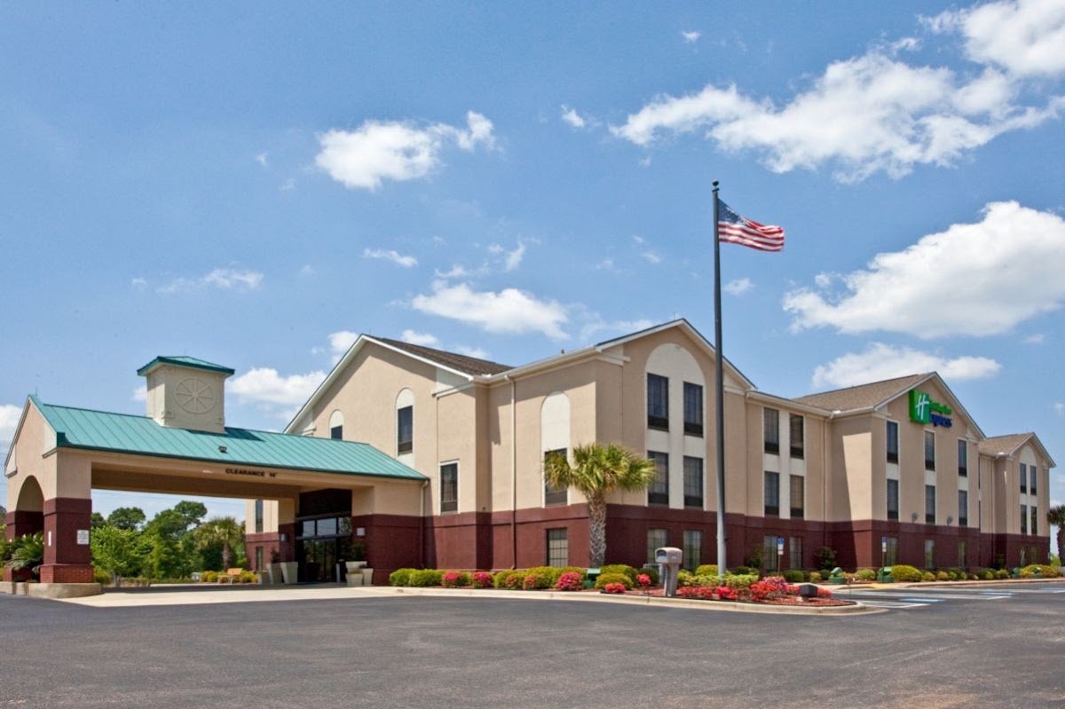 Holiday Inn Express & Suites Milton East I-10 by IHG