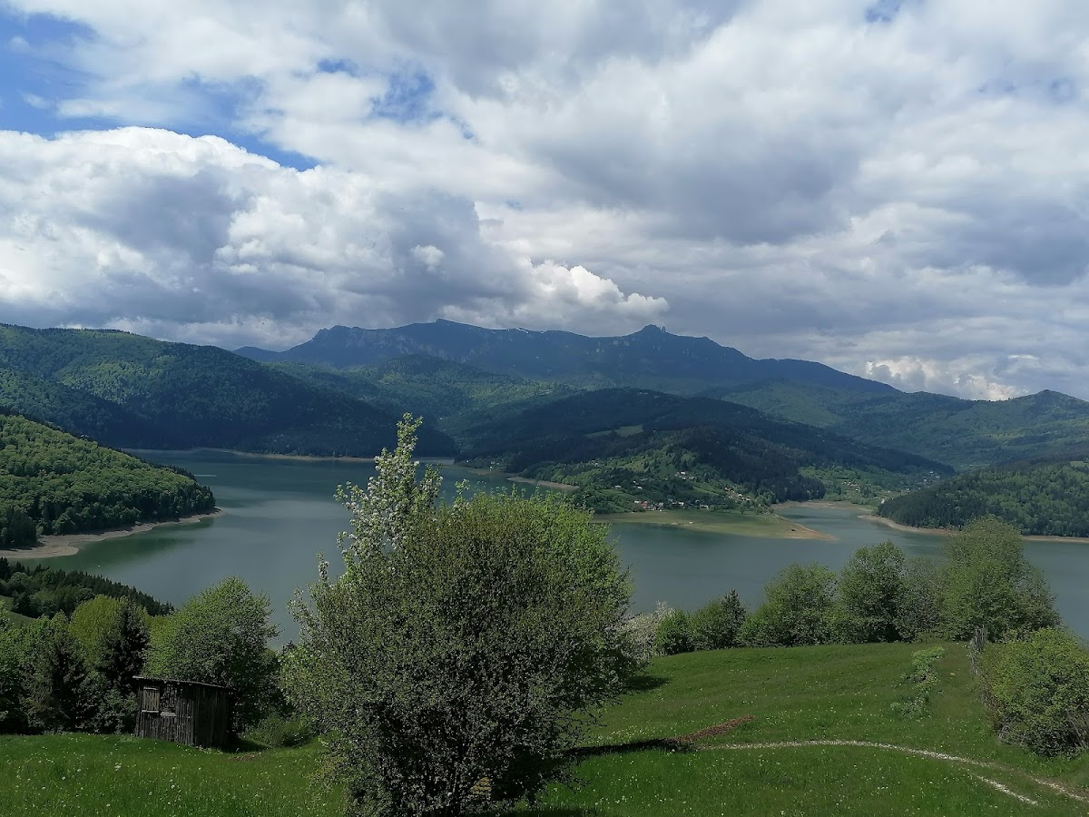 Lake Izvorul Muntelui