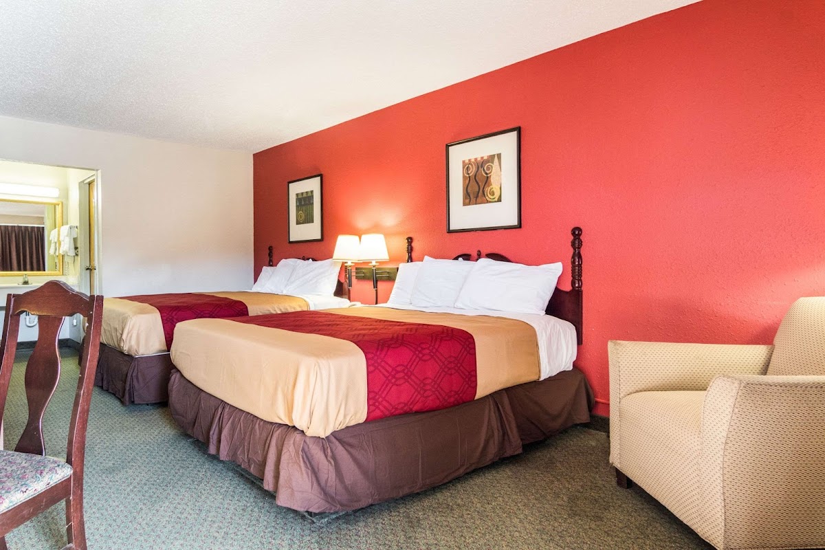 Econo Lodge Inn & Suites Conference Center photo 2