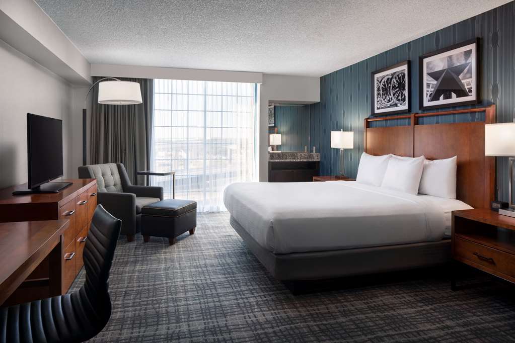 Embassy Suites by Hilton Austin Central photo 2