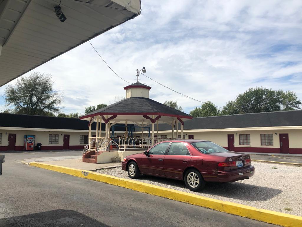 E'Town Motel photo 2