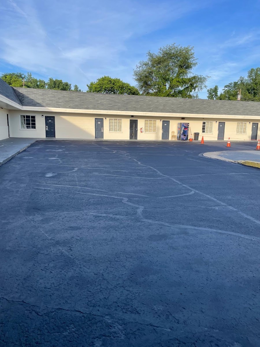 E'Town Motel photo 3