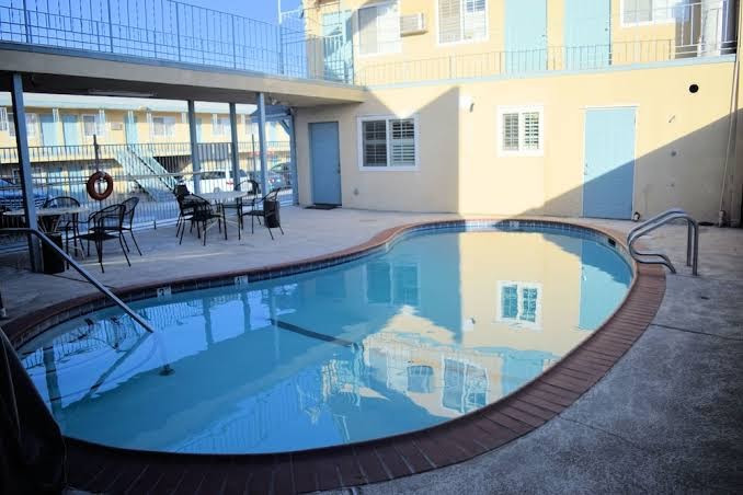 Western Inn & Suites