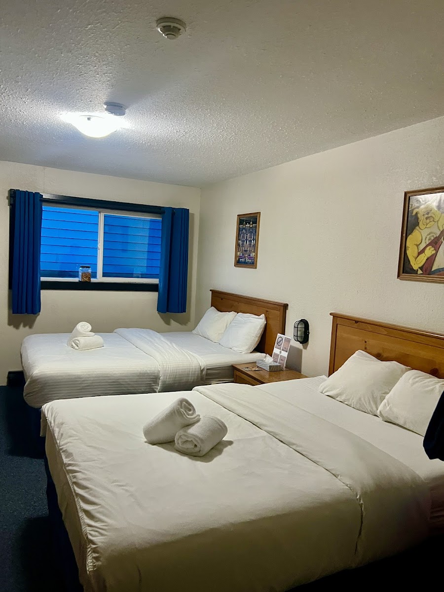 The Bulldog Hotel Silver Star photo 2
