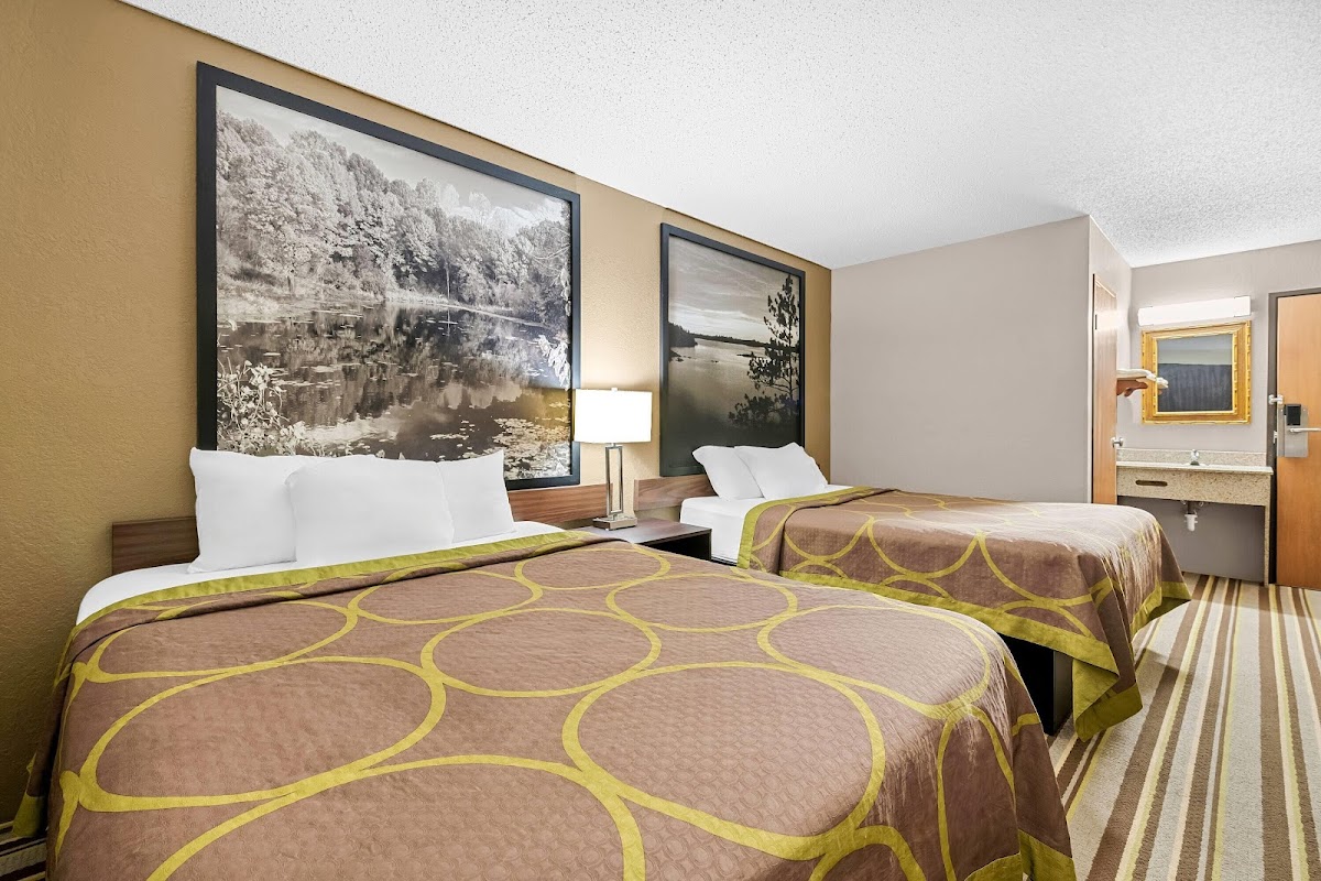 Super 8 by Wyndham Blue Earth photo 2