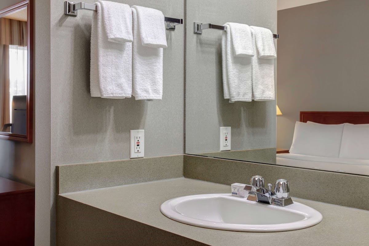Days Inn by Wyndham Whitecourt photo 3