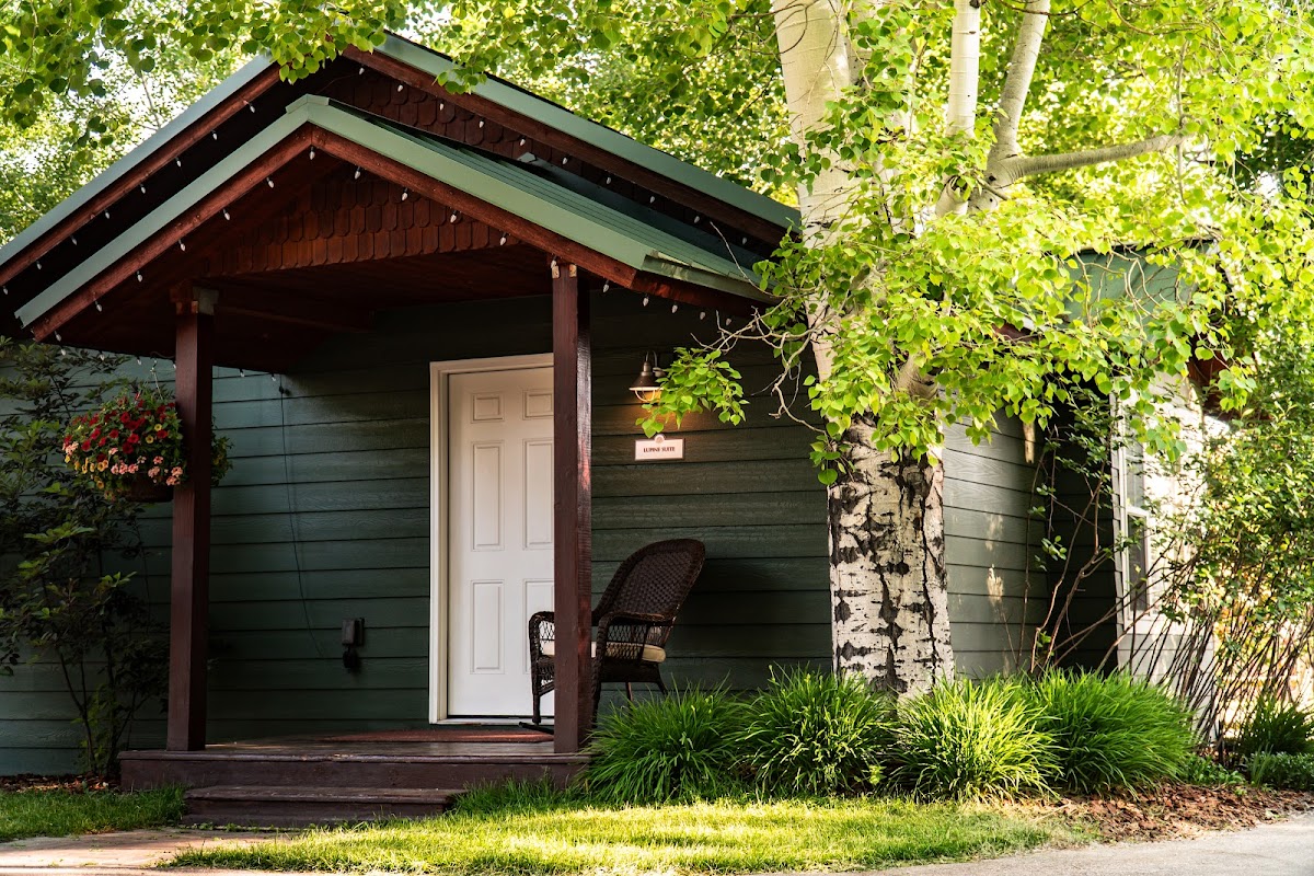 Huff House Inn and Cabins