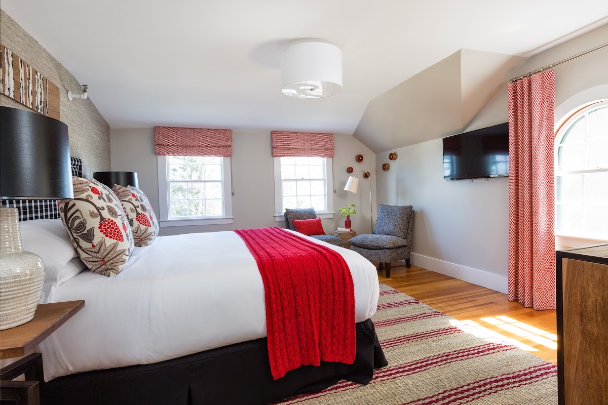 Whitehall Inn photo 2