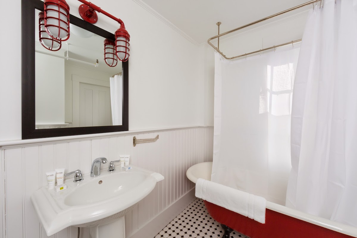 Whitehall Inn photo 3