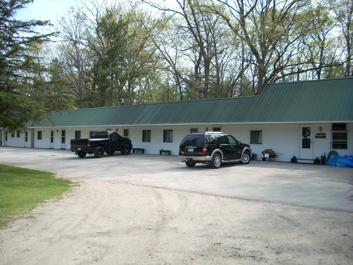 Day Star Motel at Wolf Lake