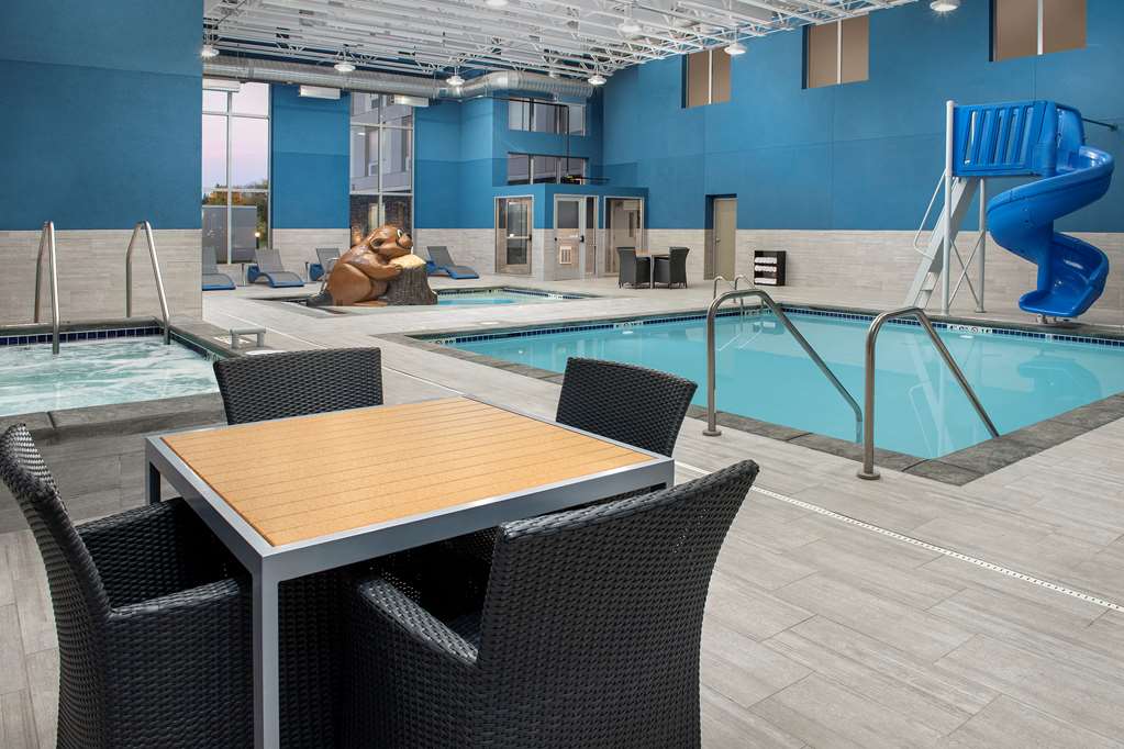 Hampton Inn Warroad photo 2