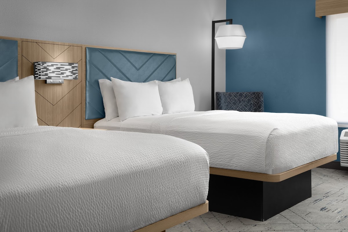 Holiday Inn Express & Suites DFW West - Hurst photo 2