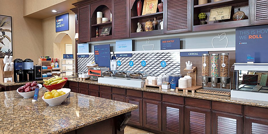 Holiday Inn Express & Suites DFW West - Hurst photo 3