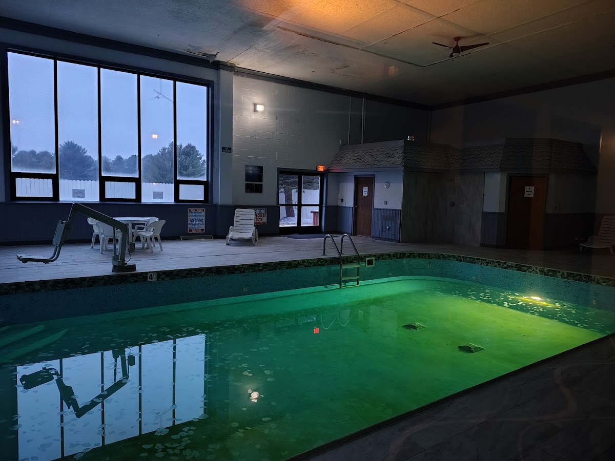 Super 8 by Wyndham Houghton Lake photo 3