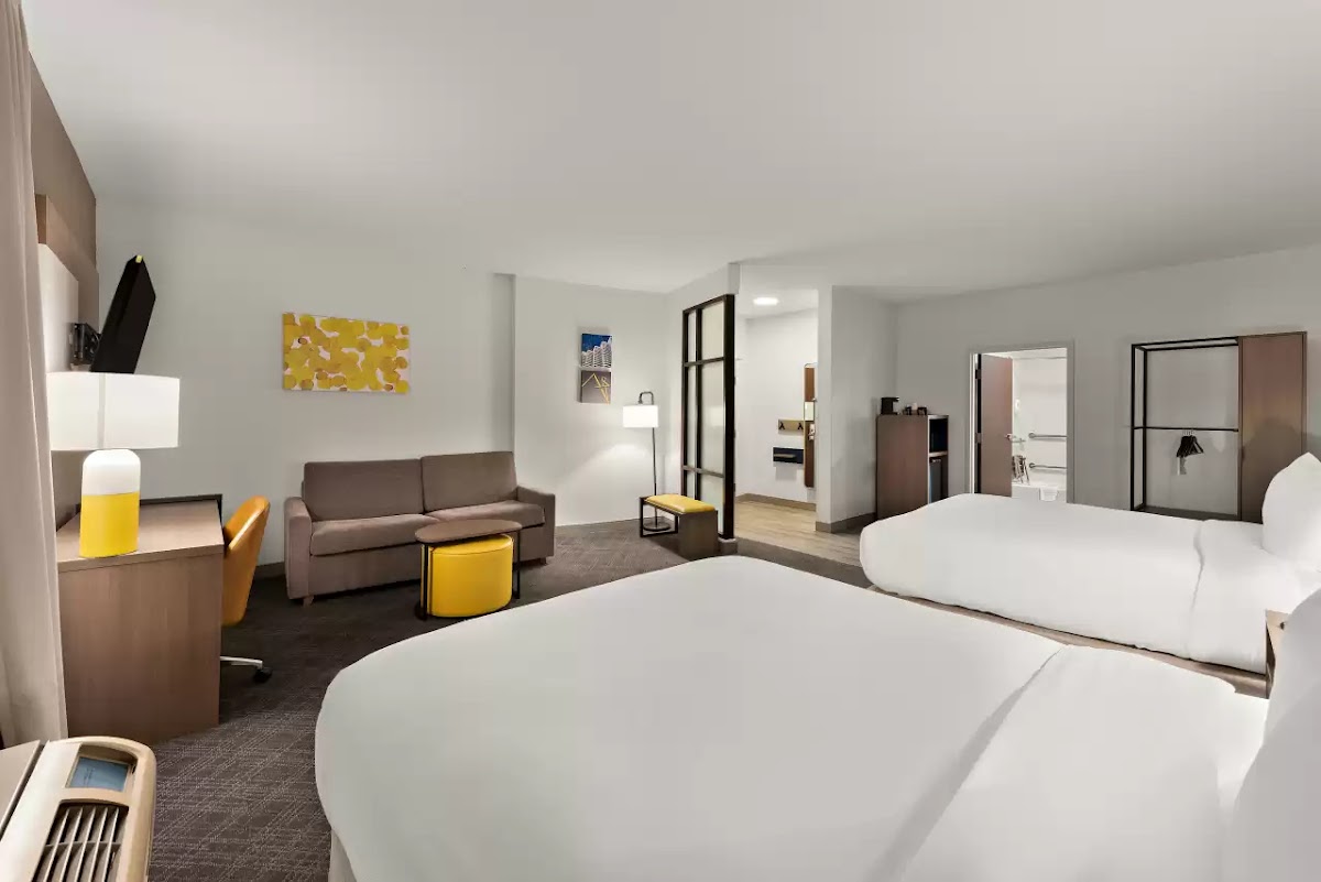 Comfort Suites Columbus East Broad photo 2