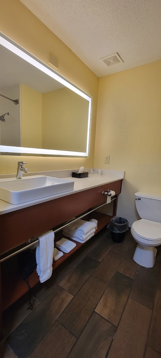 Baymont by Wyndham Mishawaka South Bend Area photo 3