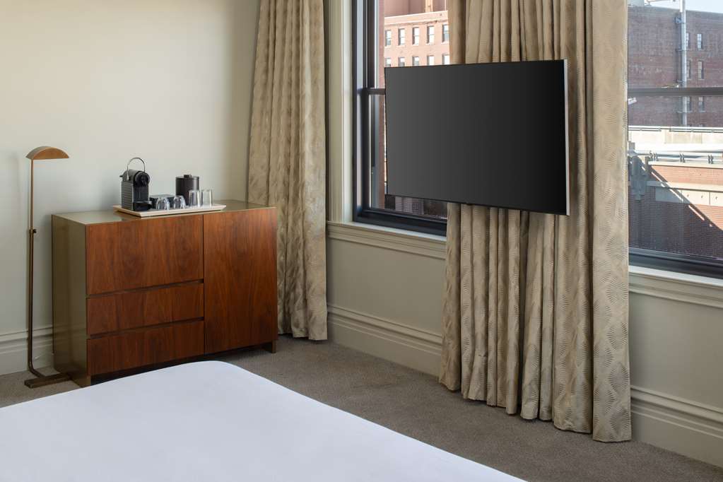 Hotel Savoy Kansas City, Tapestry Collection by Hilton photo 2